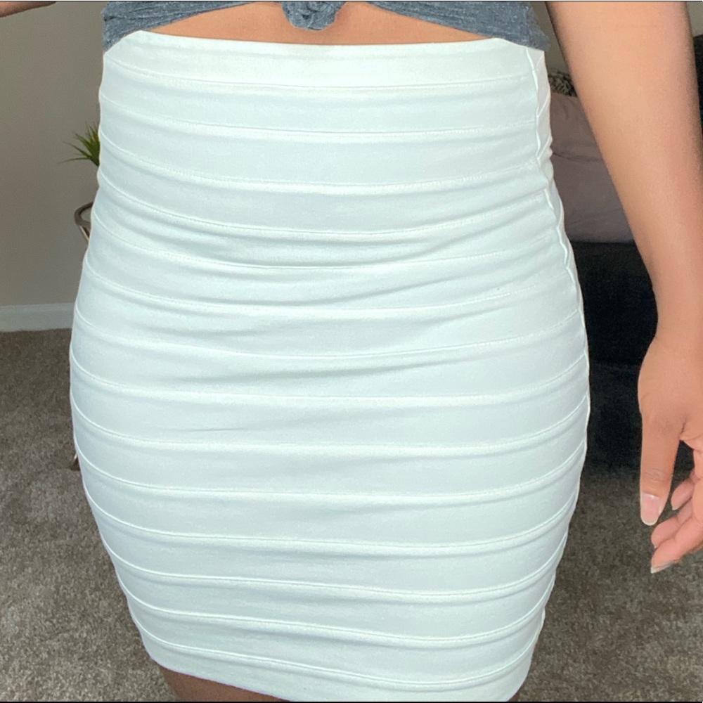 EXPRESS White Fitted Mini Skirt Size 0